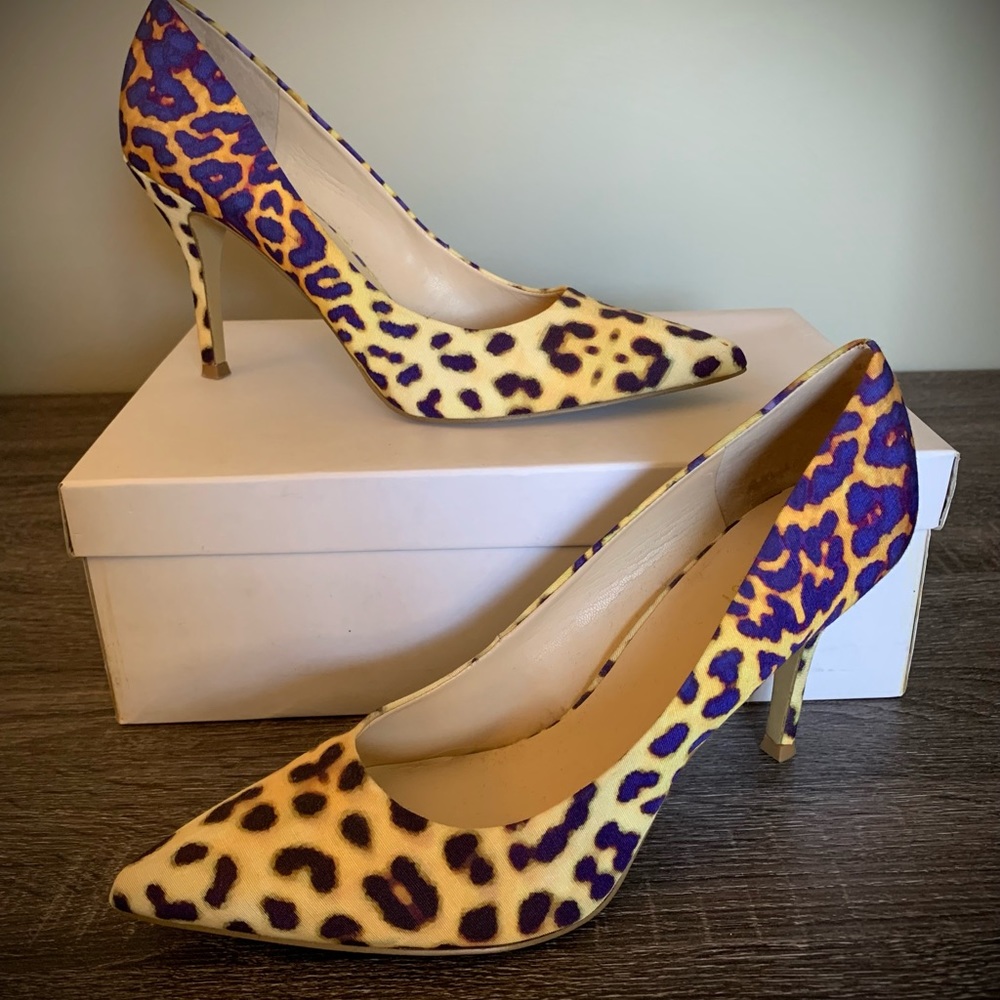 Nine West colorful 3.5” heel, size 9.5, excellent condition.